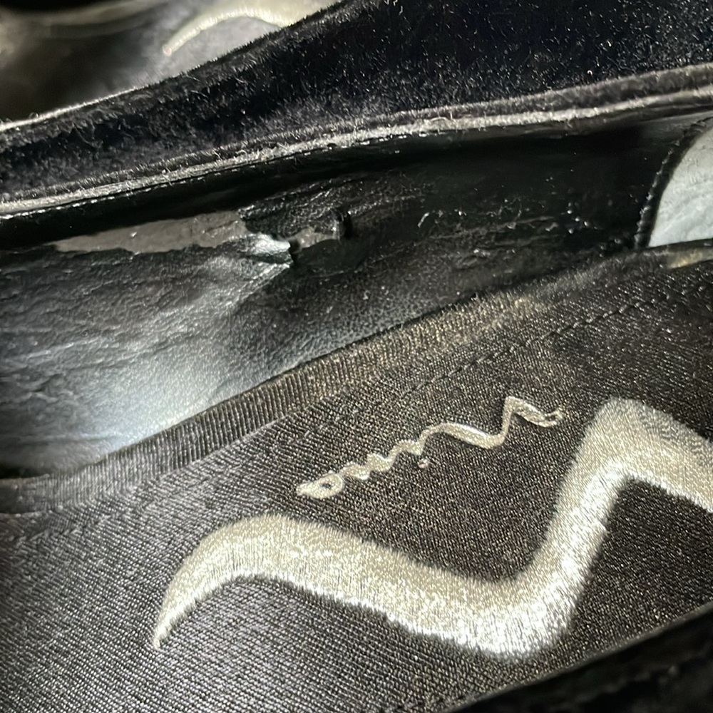 Velvet and Satin Nina Shoes - Picture 5 of 11